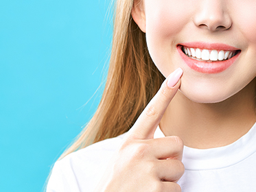 女性が笑顔の写真